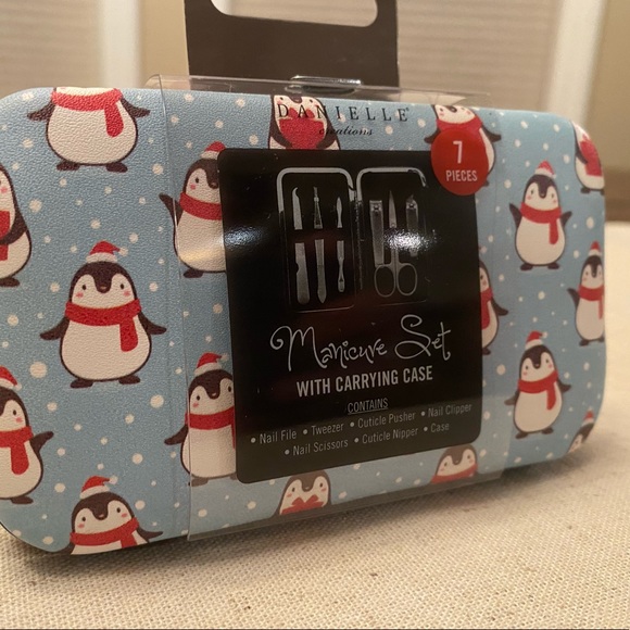 Christmas Penquins Manicure Set by Danielle Creations, 7 Pieces, Carrying Case - Picture 6 of 12